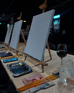Wine & Paint den 26.3 på Studio & Bar med Merkur 2